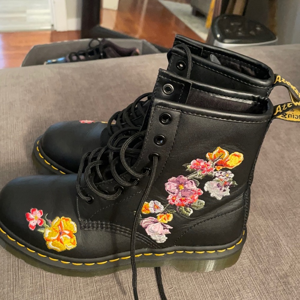 Dr Martins size 7 worn once